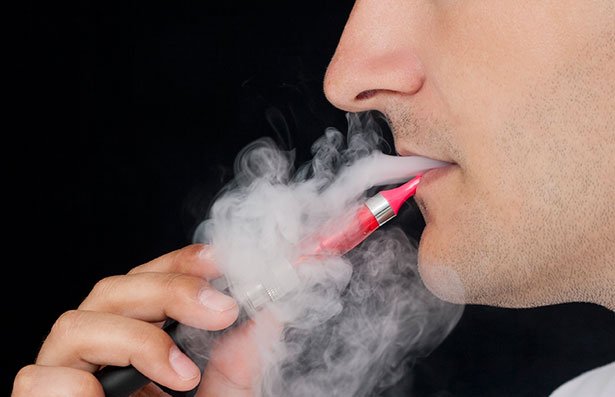 Sind E-Zigaretten doch krebserregend? - Nikotindampf wird im Körper zu  potenziell karzinogenen Abbauprodukten verstoffwechselt 