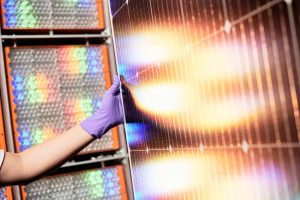 Ein Solarmodul aus Perowskiten und Silizium