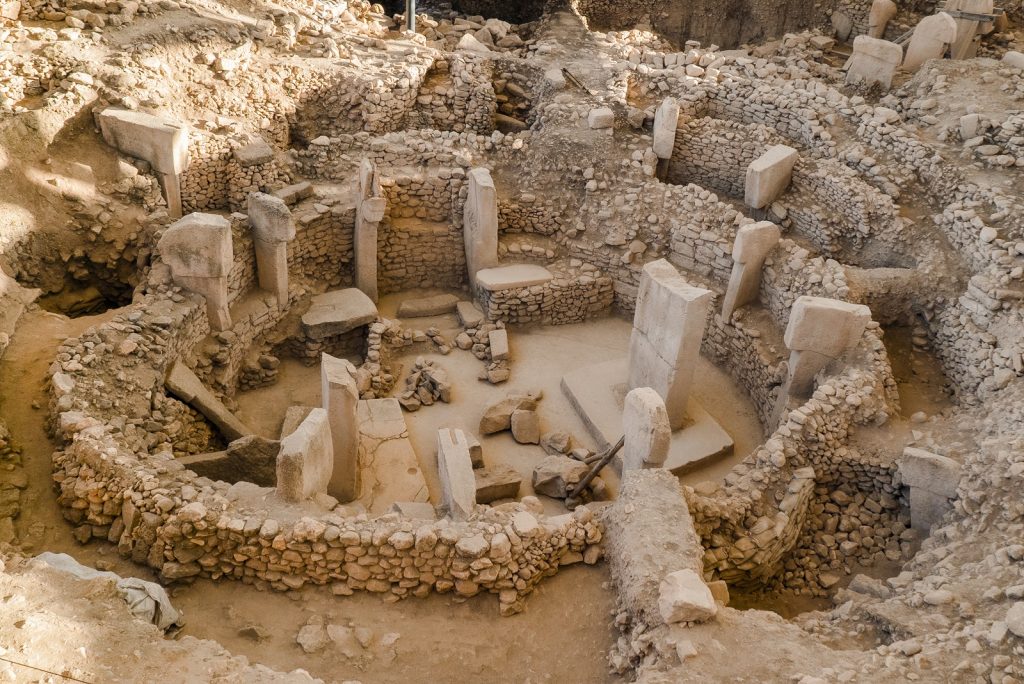 <span class="img-caption">Die Baugeschichte von Göbekli Tepe reicht bis in das 10. Jahrtausend v. Chr. zurück.</span> <span class="img-copyright">© JESUSDEFUENSANTA, GettyImages</span>