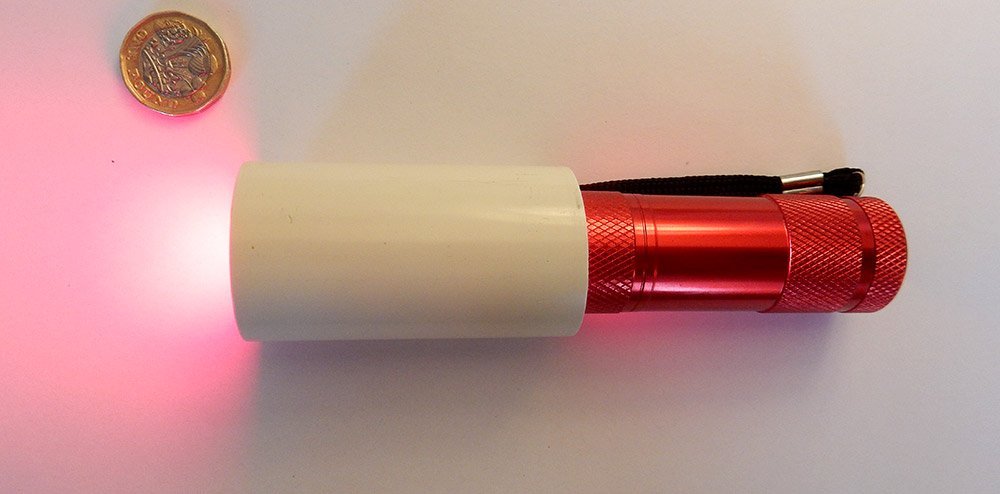 Leuchtender Sensenmann mit roten LED Auge