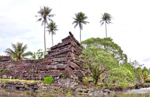 Nordöstliche Ecke der Außenmauer des königlichen Grabkomplexes von Nan Madol