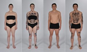 Beispielbilder der beiden Models ohne Tattoos sowie mit extrem vielen Tattoos auf Körper und Gesicht