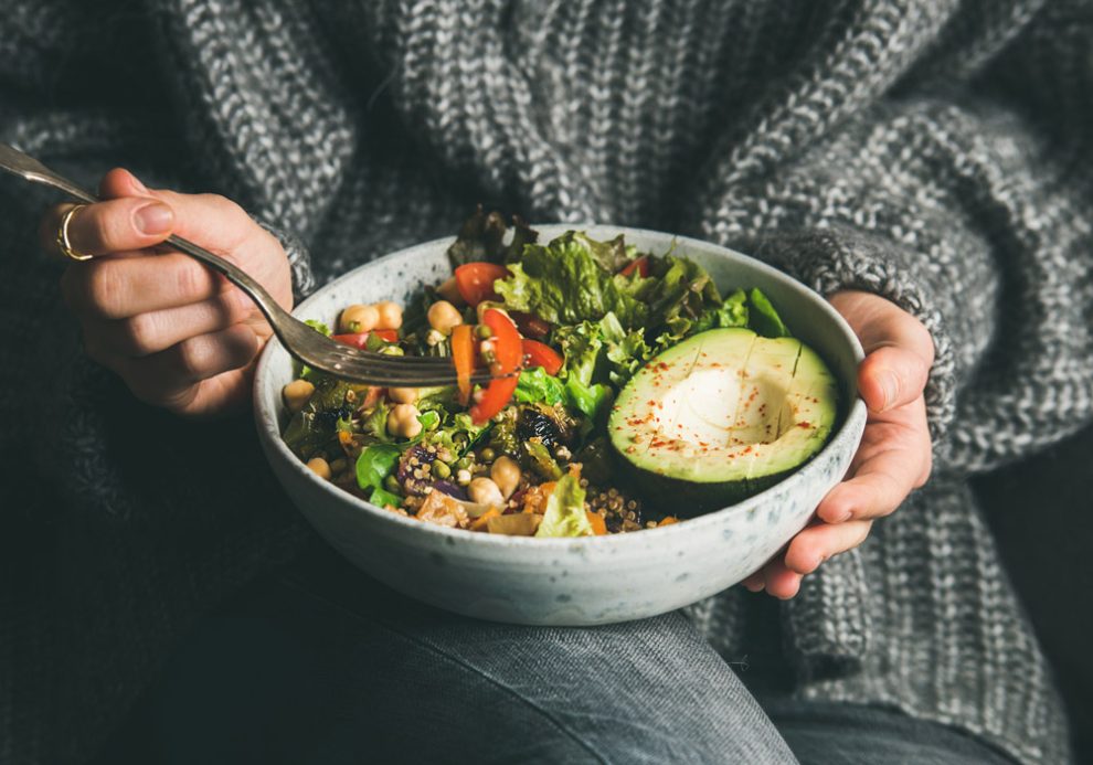 Teller mit einer veganen Bowl