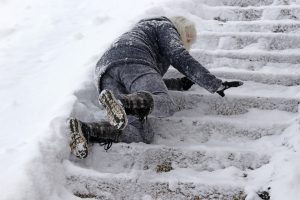 Sturz auf einer vereisten Treppe